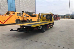 尉犁非事故拖车