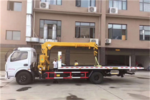 尉犁附近汽车轮胎更换